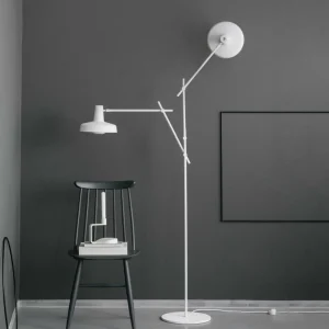 Shop Arigato lampadaire, à deux lampes, blanc Éclairage De Bureau