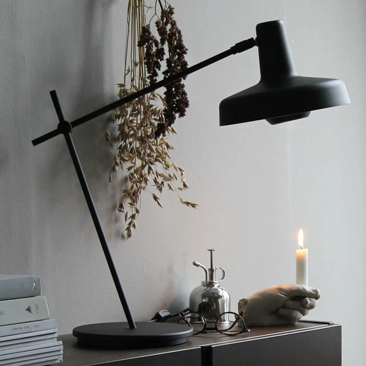 grupa_arigato_palace_lampe__double_bras_noir_0.webp Outlet Arigato Palace lampe à double bras, noir Éclairage De Bureau