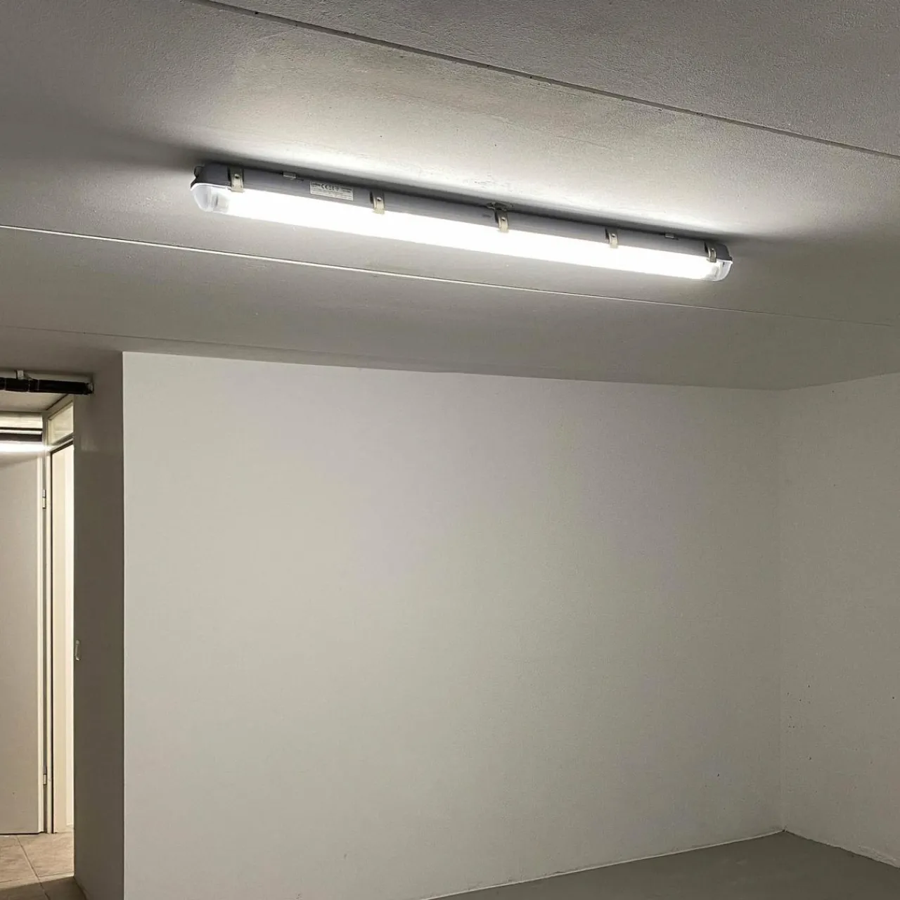 luminaire_pices_humides_led_niehl__ip_w_1.webp Store Luminaire pièces humides LED Niehl 18 IP65 18 W Éclairage Technique